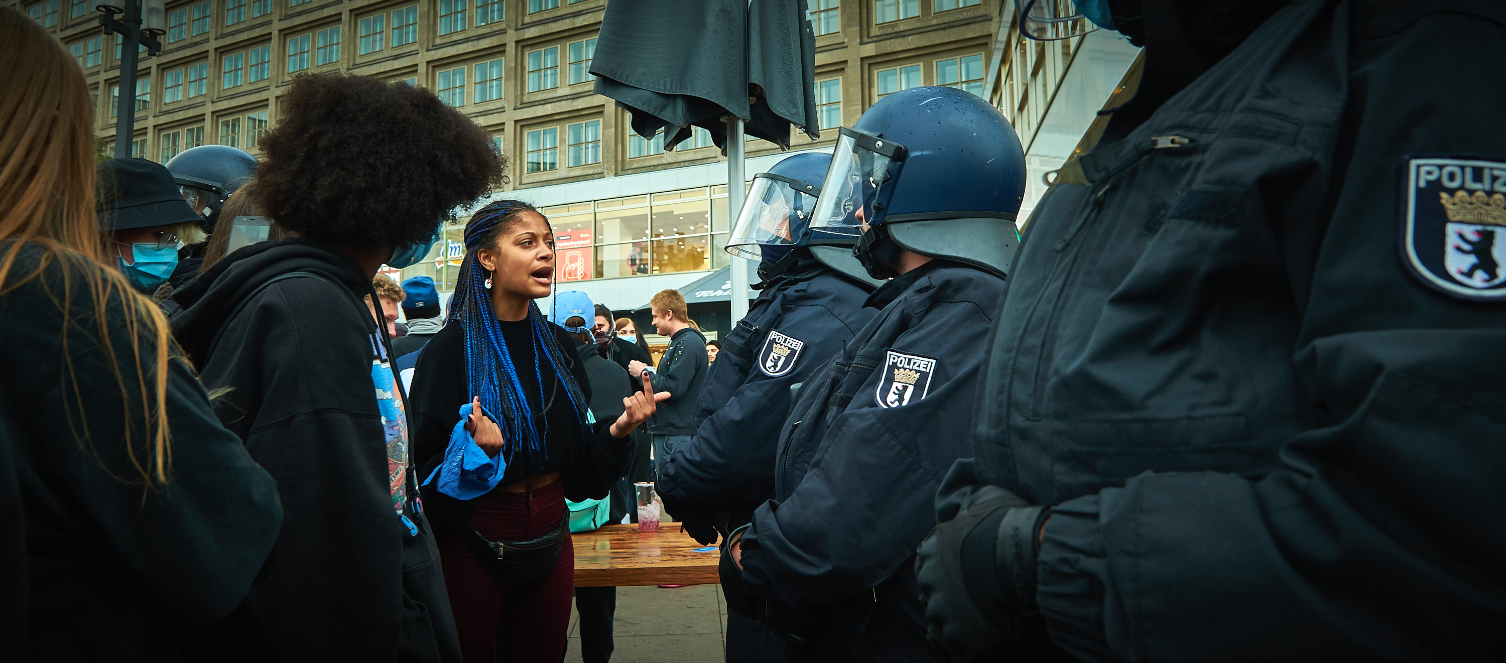 Demo Alexanderplatz - I can't breathe - arguing